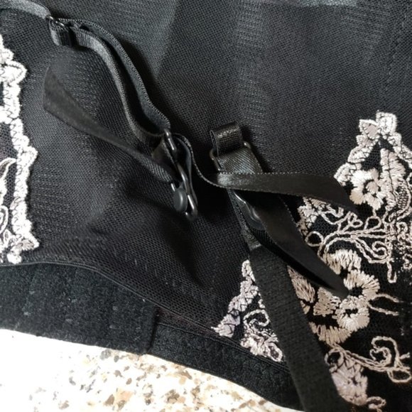 Black Lace Bustier Thong Lingerie Set with Cream Embroidery, M/L - Picture 2 of 8